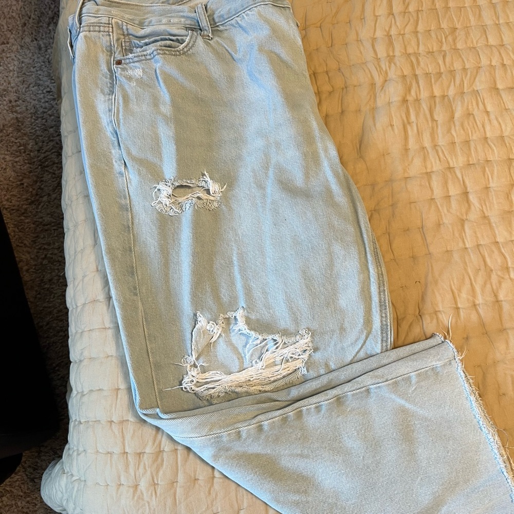 Tons of 18w pants. A few size 16 & 20’s, as well.